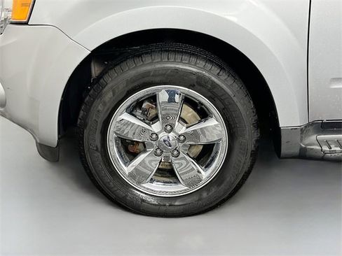Used 2010 Ford Escape Limited image 11