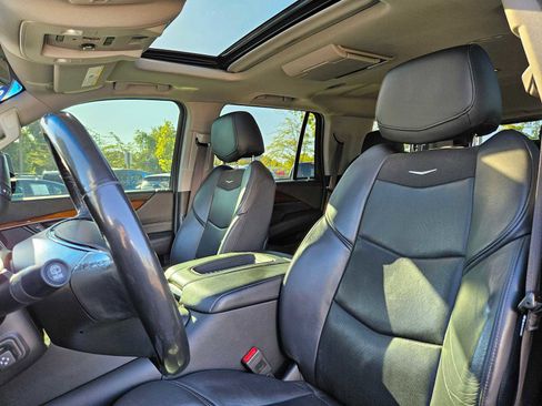 Used 2020 Cadillac Escalade Premium Luxury image 25