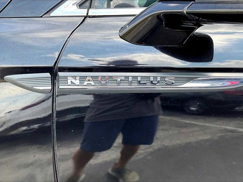 Used 2021 Lincoln Nautilus AWD w/ Equipment Group 101A image 9