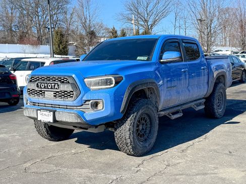 Used 2021 Toyota Tacoma TRD Off-Road w/ TRD Premium Off Road Package image 3