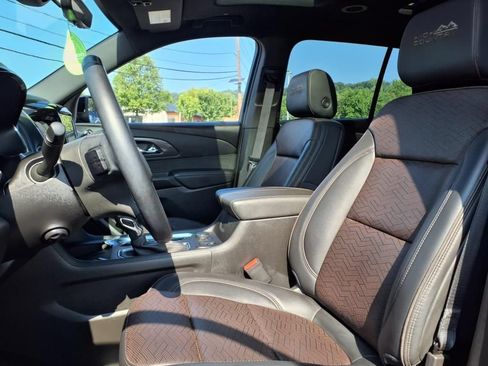 Used 2023 Chevrolet Traverse High Country w/ LPO, Floor Liner Package AWD/4WD image 16