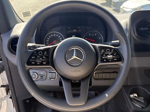 Used 2024 Mercedes-Benz Sprinter 2500 image 9