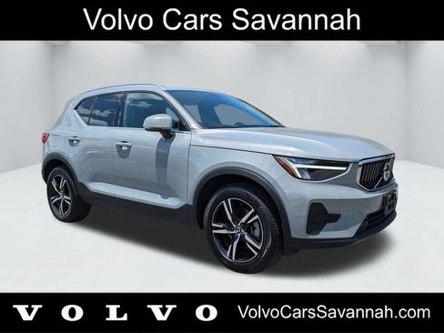 Certified 2025 Volvo XC40 B5 Core AWD/4WD image 1