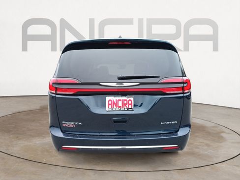 Certified 2024 Chrysler Pacifica Limited image 9