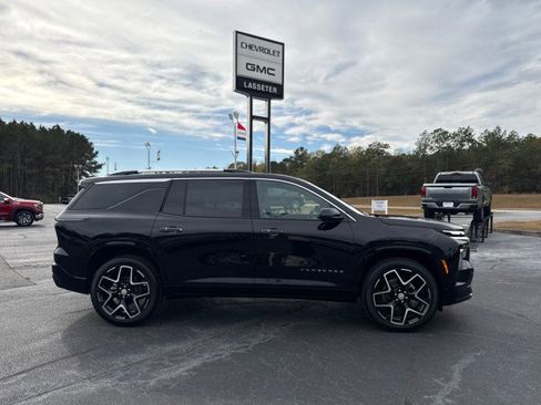 New 2026 Chevrolet Traverse High Country w/ LPO, Floor Liner Package image 2