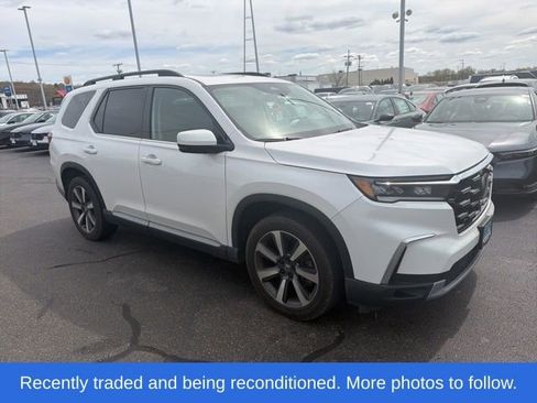 Used 2023 Honda Pilot Touring image 1