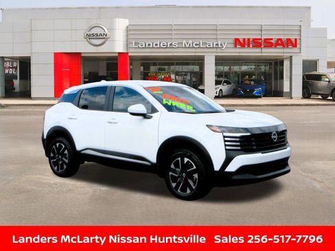 Used 2025 Nissan Kicks SV image 1