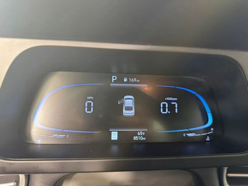 Used 2025 Hyundai Elantra Sport image 14