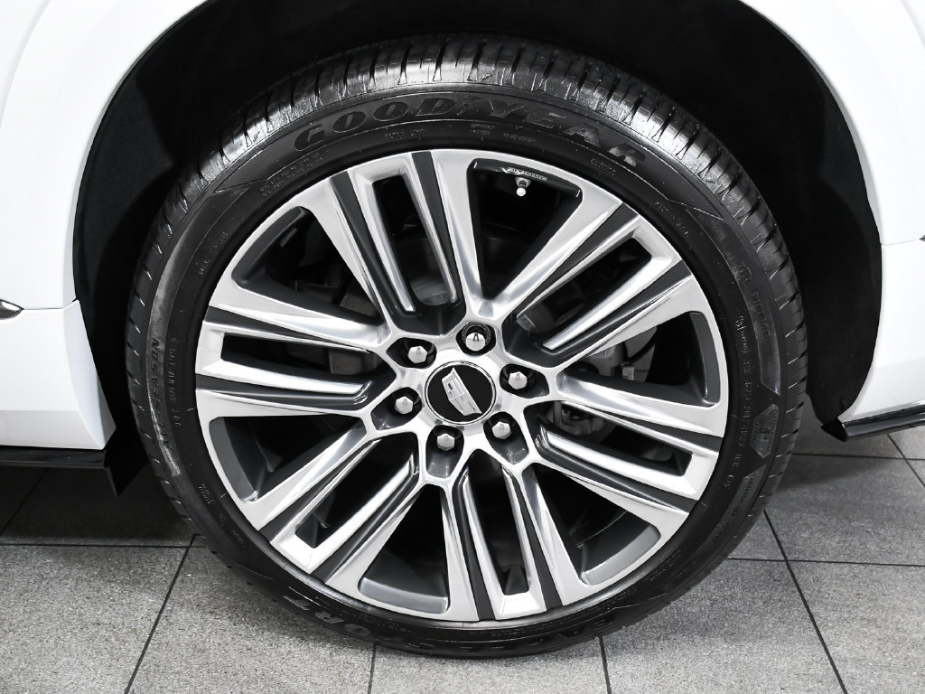 Used 2026 Cadillac Vistiq Platinum w/ LPO, Floor Liner Package AWD/4WD image 8