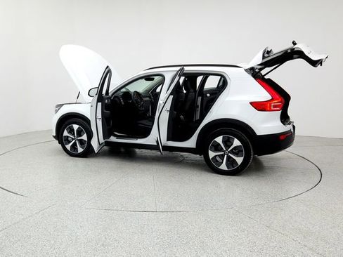 Certified 2024 Volvo XC40 B5 Core image 12