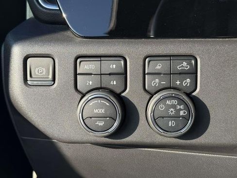 Used 2022 Chevrolet Silverado 1500 LT Trail Boss w/ LT Trail Boss Premium Package image 20