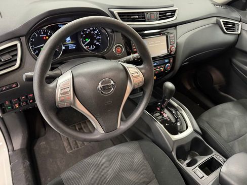 Used 2016 Nissan Rogue SV w/ SV Premium Package image 12