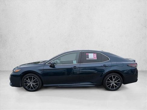 Used 2021 Toyota Camry SE w/ Convenience Package FWD image 9