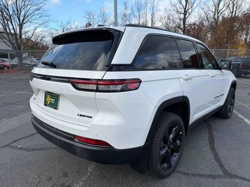 New 2025 Jeep Grand Cherokee Limited w/ Black Appearance Package image 9