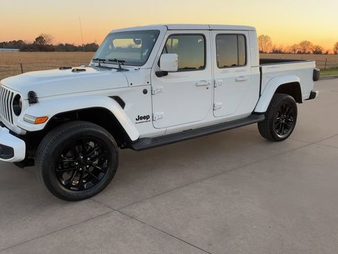 Used 2023 Jeep Gladiator Overland image 5