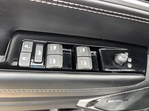 Used 2023 Jeep Wagoneer Series III w/ Premium Group I AWD/4WD image 26