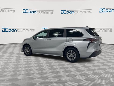 Used 2023 Toyota Sienna LE FWD image 6