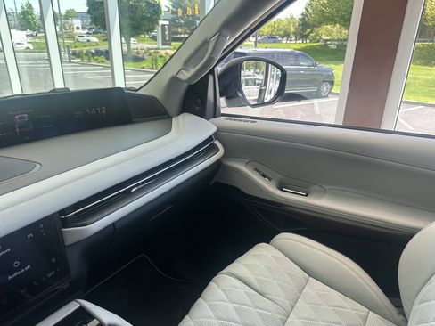 New 2026 Lincoln Navigator Black Label w/ Black Label Special Edition AWD/4WD image 21