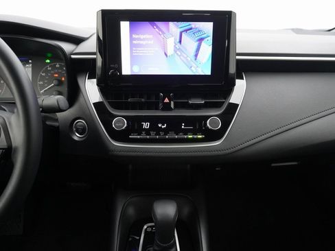 Used 2023 Toyota Corolla SE w/ SE Package image 18