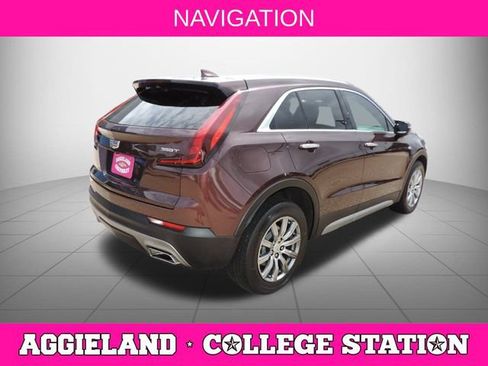 Used 2022 Cadillac XT4 Premium Luxury w/ Technology Package FWD image 4