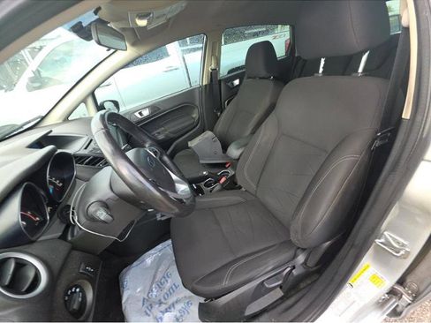 Used 2015 Ford Fiesta SE image 9