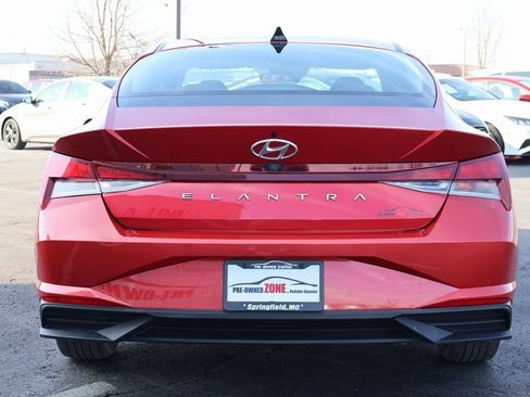 Used 2021 Hyundai Elantra SEL w/ Convenience Package image 5