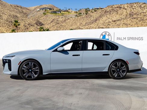 Used 2023 BMW 740i w/ Parking Assistance Package RWD image 3