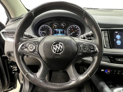 Used 2018 Buick Enclave Essence image 21