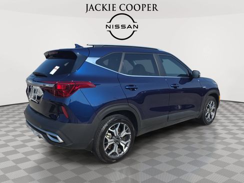 Used 2022 Kia Seltos EX AWD/4WD image 7