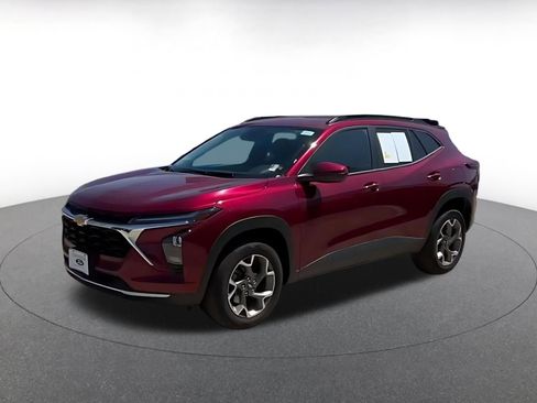 Used 2025 Chevrolet Trax LT FWD image 14
