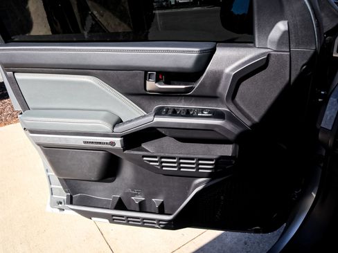 Used 2025 Toyota Tacoma 4x4 Double Cab Hybrid image 14