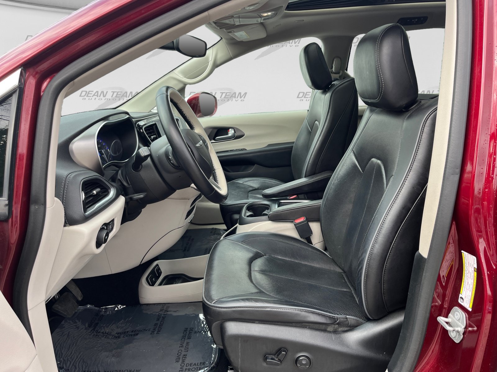 Used 2018 Chrysler Pacifica Limited w/ Tire & Wheel Group FWD image 11