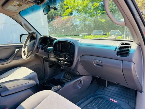 Used 2006 Toyota Sequoia SR5 AWD/4WD image 21