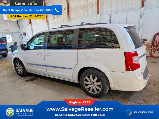 Used 2014 Chrysler Town & Country Touring FWD image 3