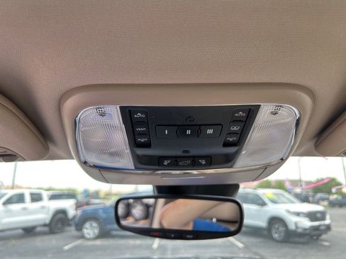 Used 2018 Jeep Grand Cherokee Overland AWD/4WD image 30