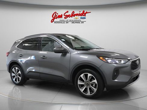 Used 2025 Ford Escape Platinum image 2