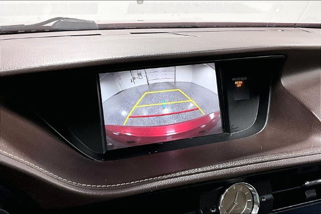 Used 2018 Lexus ES 350 w/ Luxury Package w/Wood Trim FWD image 15