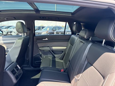 Used 2023 Volkswagen Atlas Cross Sport SEL AWD/4WD image 34