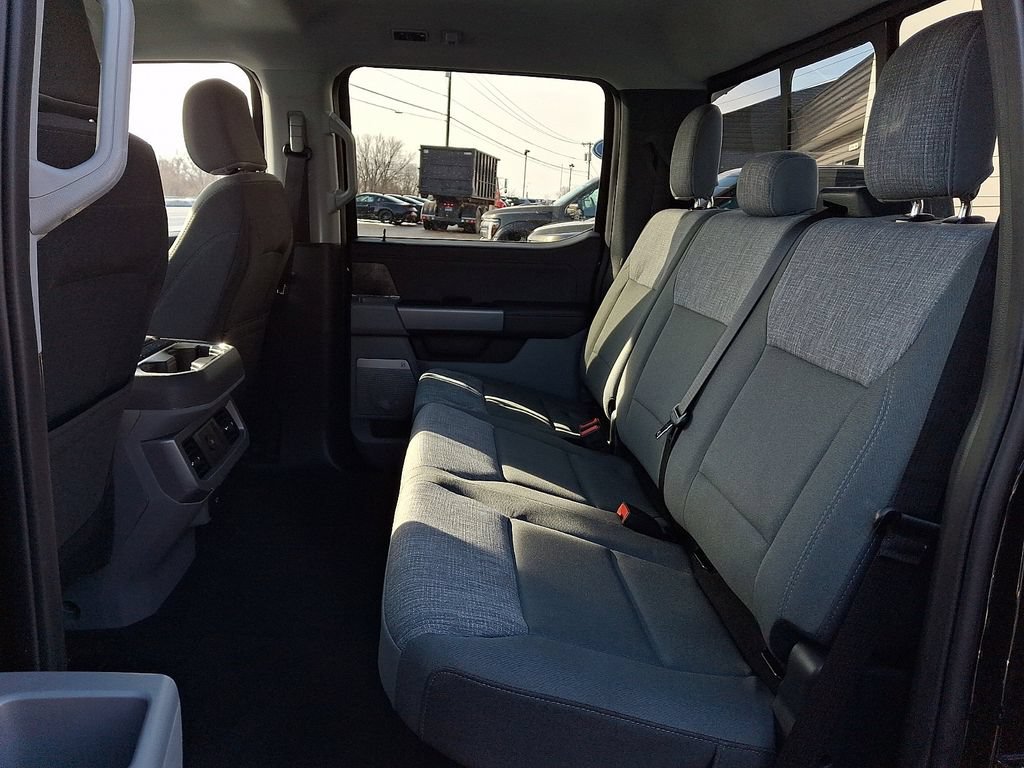 Used 2025 Ford F250 XLT w/ Black Appearance Package AWD/4WD image 9