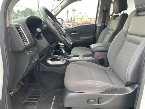 Used 2024 Nissan Frontier SV w/ SV Convenience Package image 8