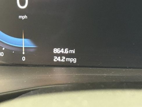 Used 2023 Volvo XC40 B5 Core image 26