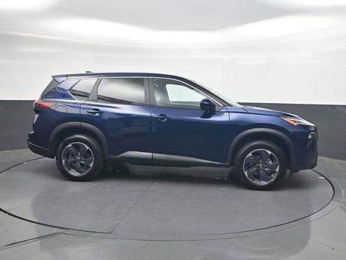 Used 2025 Nissan Rogue SV FWD image 4