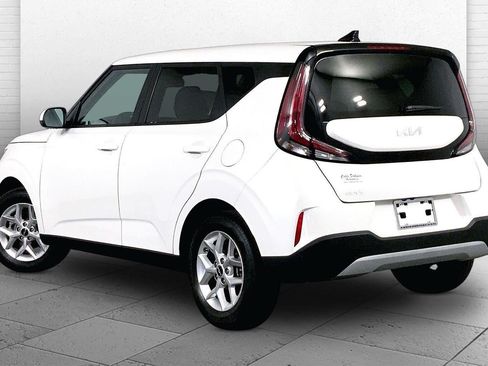 Certified 2025 Kia Soul LX w/ LX Technology Package FWD image 11