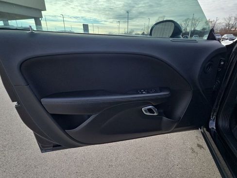 Used 2018 Dodge Challenger SXT image 12