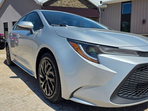 Used 2022 Toyota Corolla LE FWD image 22