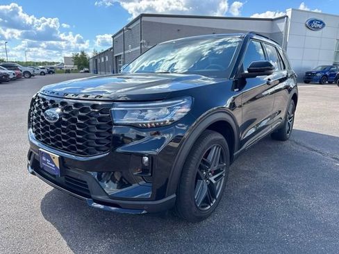 Certified 2025 Ford Explorer ST-Line w/ Premium Package AWD/4WD image 3