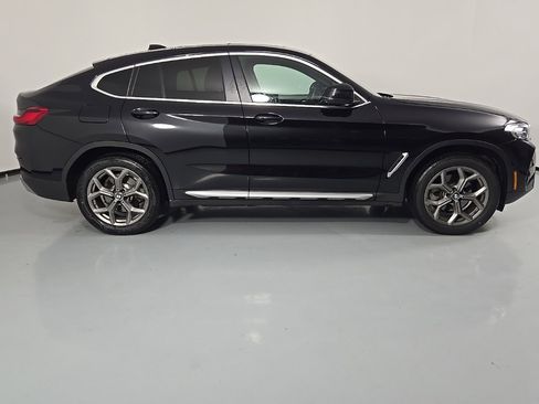 Certified 2025 BMW X4 xDrive30i w/ Premium Package image 6