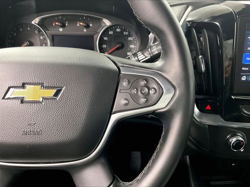 Used 2023 Chevrolet Traverse LT w/ Rear Camera Mirror Package image 23