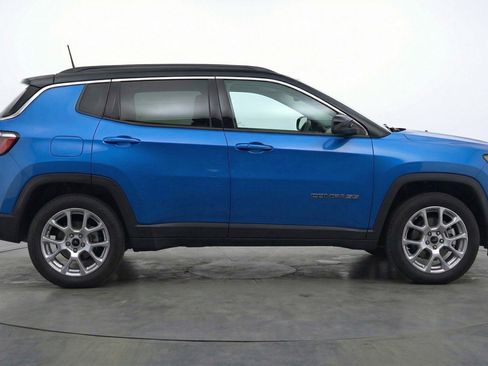 Used 2025 Jeep Compass Limited AWD/4WD image 9