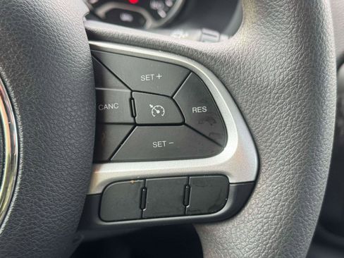 Used 2023 Jeep Renegade Latitude image 18